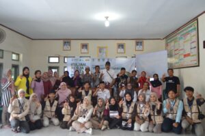 KKN Kelompok 12 UIN Siber Cirebon berkolaborasi dengan Pemerintah Desa Kanci dalam penguatan literasi digital