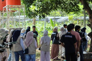 Kegiatan pembekalan KKN Kelompok 142 tentang pengelolaan sampah dan teknik PAR