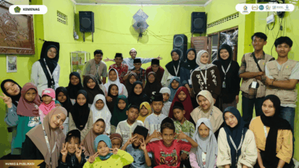 Mahasiswa KKN 142 UIN Siber Cirebon memberikan sosialisasi pemilahan sampah kepada santri MT. Al-Khairiyyah