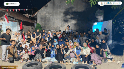 Mahasiswa KKN-28 UIN Siber Cirebon menggelar Nonton Bareng CERIA bersama anak-anak Desa Pamengkang.