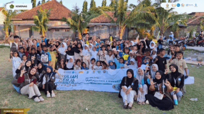 Mahasiswa KKN 51 UIN Siber Cirebon mendampingi anak belajar membaca di Panguragan Lor