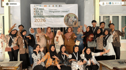 Mahasiswa KKN 57 UIN Siber Cirebon bersama peserta Seminar Parenting di Desa Bayalangu Kidul