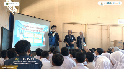 Mahasiswa KKN 60 UIN Siber Cirebon memberikan edukasi anti-bullying kepada siswa SDN 1 Gegesik Wetan.