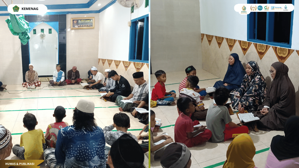 Mahasiswa KKN Kelompok 2 UIN Siber Syekh Nurjati Cirebon mendampingi anak-anak mengikuti Program Rumah Mengaji Bersama di mushola Desa Barisan, Kecamatan Losari, Kabupaten Cirebon.