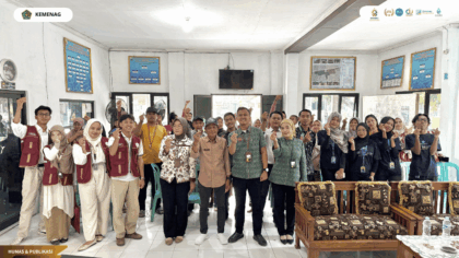 Mahasiswa KKN Kelompok 42 UIN Siber Syekh Nurjati Cirebon berkolaborasi dengan PT Pegadaian meningkatkan literasi keuangan masyarakat.