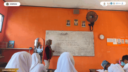 Mahasiswa KKN Kelompok 45 menyelesaikan pengabdian pendidikan di SMKN 1 Gunung Jati.