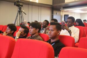 Mahasiswa UIN Siber Syekh Nurjati Cirebon mengikuti Seminar Internasional Go Viral Go International di Auditorium Gedung Siber.