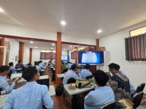 Peserta mengikuti Kegiatan Peningkatan Literasi IT UIN Siber Syekh Nurjati Cirebon secara hybrid