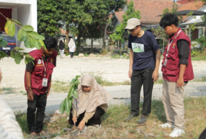 KKN 145 Desa Bobos Ikut Sukseskan Gerakan Penanaman 17.845 Pohon untuk Indonesia Hijau