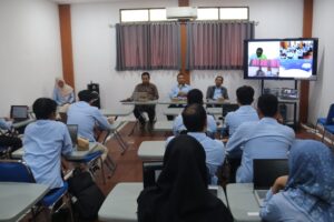 Pimpinan dan tenaga kependidikan UIN Siber Cirebon dalam kegiatan peningkatan literasi IT