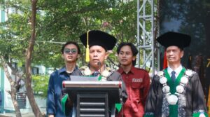 Rektor UIN Siber Syekh Nurjati Cirebon Prof Dr H Aan Jaelani memberikan amanat pada PBAK 2026