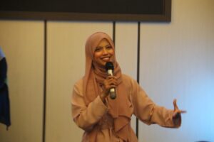 Reydhita Amelia menyampaikan materi personal branding dan literasi digital kepada mahasiswa UIN Siber Syekh Nurjati Cirebon.