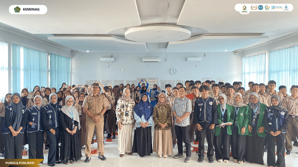 Seminar Literasi Digital KKN Tematik Kelompok 71 di SMAN 5 Cirebon