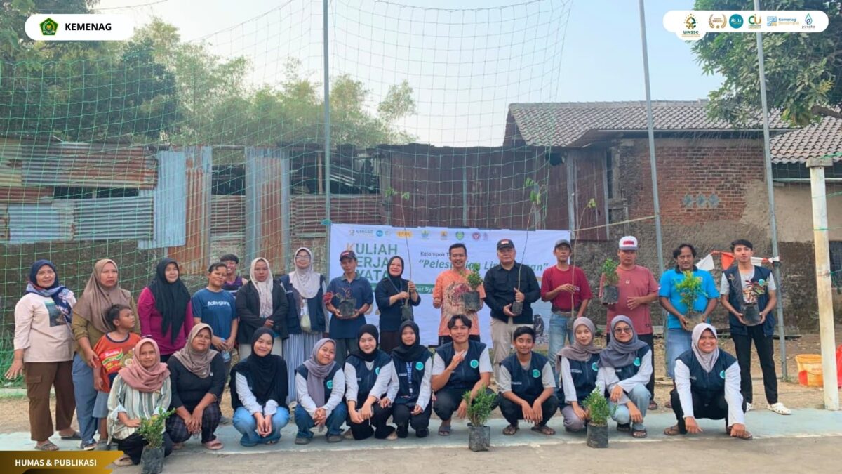 KKN 144 UIN Siber Cirebon Tanam 65 Bibit Pohon di Desa Palir, Semarakkan Kemerdekaan dengan Aksi Hijau