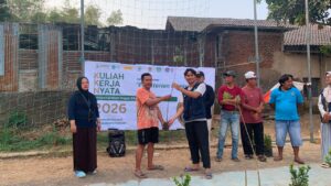 KKN 144 UIN Siber Cirebon Tanam 65 Bibit Pohon di Desa Palir, Semarakkan Kemerdekaan dengan Aksi Hijau