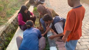 KKN 144 UIN Siber Cirebon Tanam 65 Bibit Pohon di Desa Palir, Semarakkan Kemerdekaan dengan Aksi Hijau