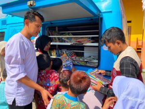 egiatan Program Buku Berkelana KKN 33 di SDIT Waruduwur