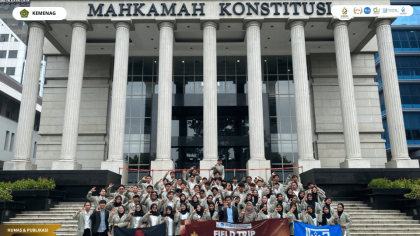 60 mahasiswa Hukum Ekonomi Syariah UIN Siber Cirebon saat kunjungan akademik ke Mahkamah Konstitusi Jakarta.