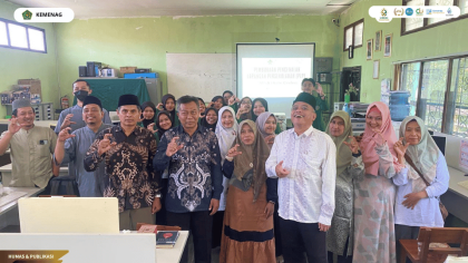 DPL UIN Siber Cirebon bersama pimpinan dan guru MTsN 1 Kota Cirebon dalam pembukaan PLP