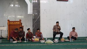 KH. Wawan Arwani Amin, M.Ag. menyampaikan tausiah Maulid Nabi Muhammad SAW di Masjid Al-Jamiāah UIN Siber Cirebon.