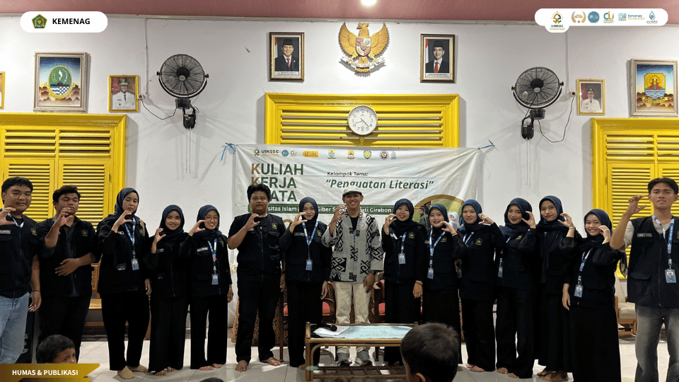 Mahasiswa KKN 59 UIN Siber Cirebon mendampingi anak-anak Desa Kedungdalem dalam kegiatan Mari Mendongeng.