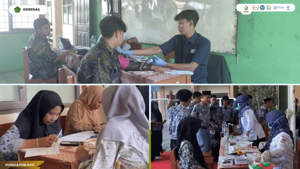 Mahasiswa PLP UIN Siber Cirebon membantu kegiatan donor darah di MAN 5 Cirebon