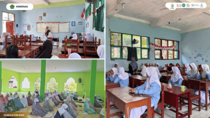 Mahasiswa PLP UIN Siber Cirebon mendampingi kegiatan keputrian siswi SMP Negeri 4 Kota Cirebon.