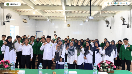 Mahasiswa PLP UIN Siber Cirebon mengikuti Opening Ceremony PLP di MAN 2 Kota Cirebon.