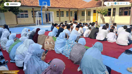 Mahasiswa PLP UIN Siber Cirebon mengikuti kegiatan P5 bersama peserta didik MTs Islamic Centre.
