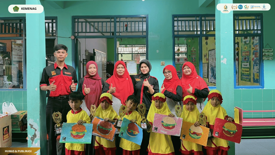 Mahasiswa PLP UIN Siber Syekh Nurjati Cirebon mendampingi siswa RA Baiturrahim dalam kegiatan edutainment