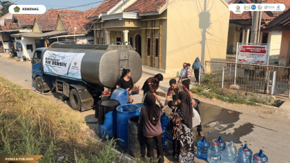 Mahasiswa PPL UIN Siber Cirebon membantu penyaluran bantuan air bersih melalui BAZNAS Kabupaten Cirebon