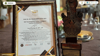 Menag Raih Penghargaan Bali Top Hospitality Leader in Religious Tourism Development.