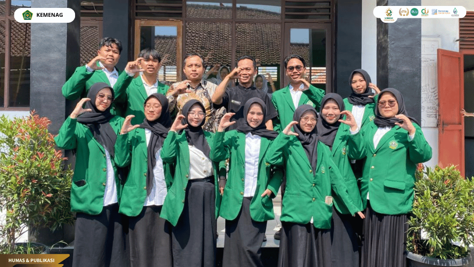 Pembukaan dan penyerahan mahasiswa PLP UIN Siber Cirebon di SMA Negeri 1 Plumbon