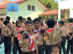 Mahasiswa PLP UIN Siber Cirebon Turut Seru di Jelajah Alam Alih Pangkal SMPN 8 Kota Cirebon