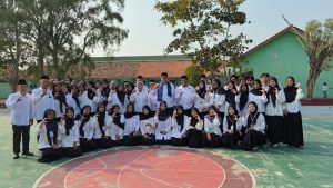 Bukan Sekadar Praktik Mengajar, Mahasiswa PLP UIN Siber Cirebon Turut Kawal Kegiatan Kakanwil di MAN 1 Cirebon