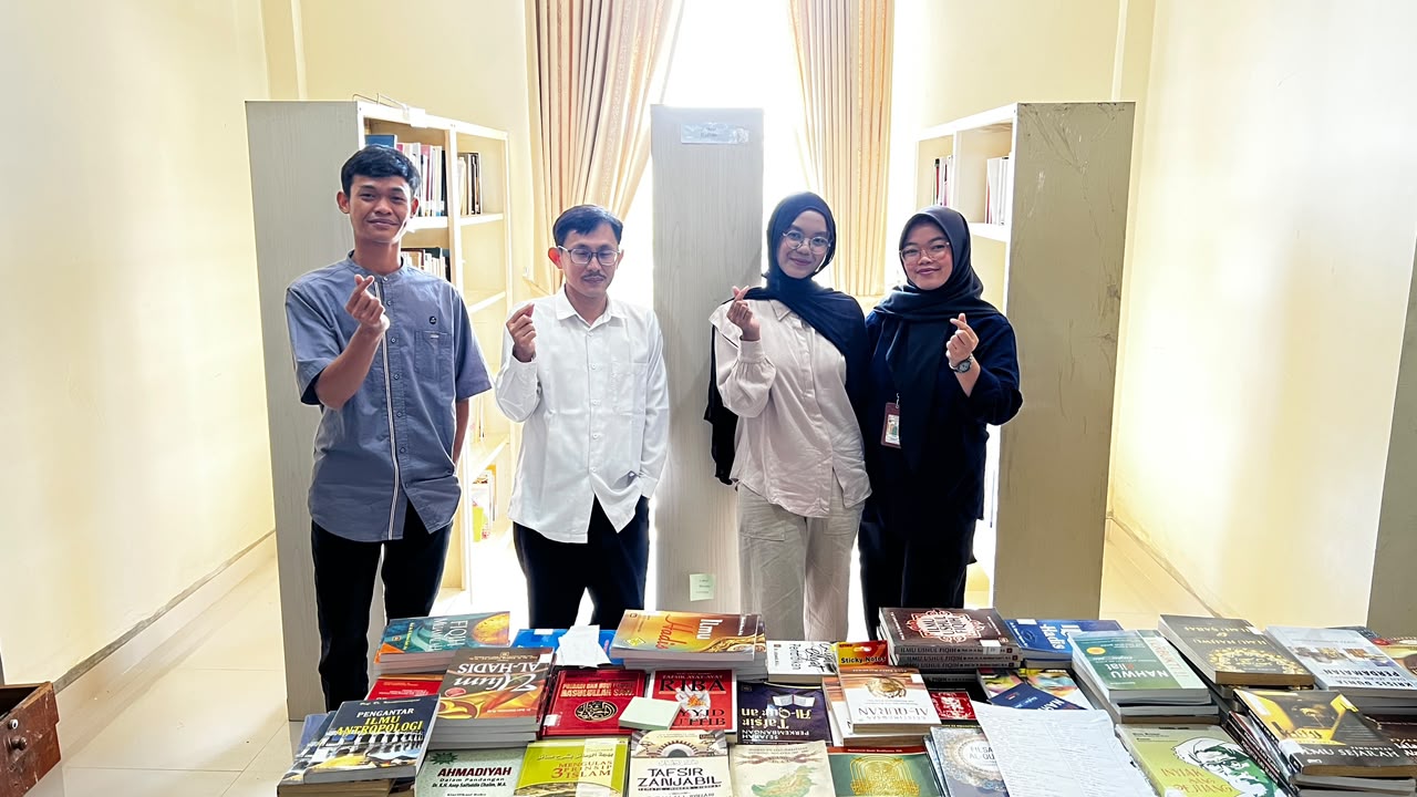 Kegiatan KKN Rekognisi Relawan Pengabdian di Pojok Literasi Fakultas Ushuluddin dan Adab UIN Siber Cirebon