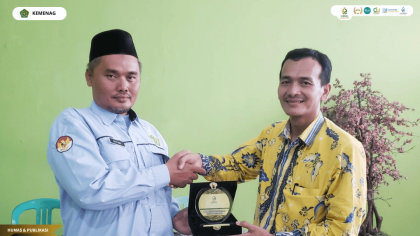 Dosen Pembimbing Lapangan dan Kepala KUA Gunung Jati menghadiri Closing Ceremony PPL BKI UIN Siber Cirebon.