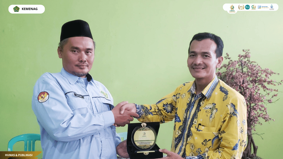 Dosen Pembimbing Lapangan dan Kepala KUA Gunung Jati menghadiri Closing Ceremony PPL BKI UIN Siber Cirebon.
