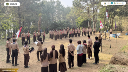 Mahasiswa PLP UIN Siber Cirebon berpartisipasi dalam pelantikan Penegak Bantara SMKN 2 Cirebon