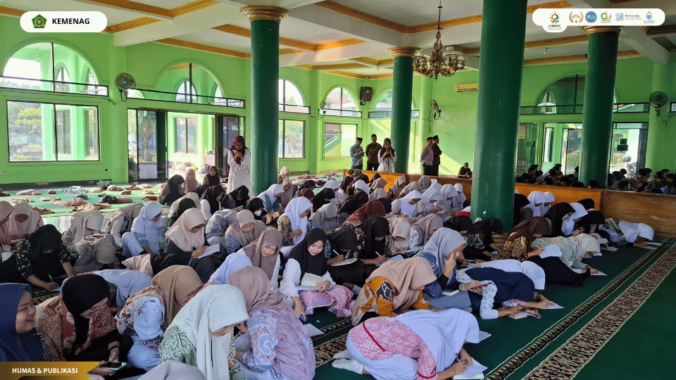 Mahasiswa PLP UIN Siber Cirebon mendukung kegiatan literasi di SMA Islam Al-Azhar 5 Kota Cirebon