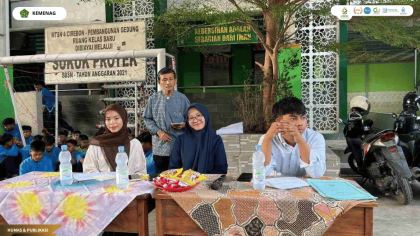 Mahasiswa PLP UIN Siber Cirebon menjadi juri dalam kegiatan pidato tiga bahasa dan pentas seni siswa kelas 8H MTs Negeri 4 Cirebon.