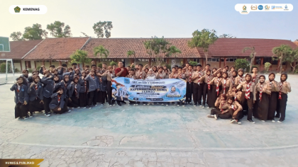 Mahasiswa PLP UIN Siber Syekh Nurjati Cirebon membantu pelaksanaan sidang kandidat dalam kegiatan LDKS SMP Negeri 2 Gunung Jati