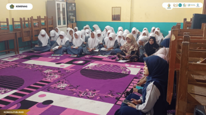 Mahasiswa PLP UIN Siber Syekh Nurjati Cirebon mendampingi kajian keputrian tentang fikih haid dan permasalahan perempuan bagi siswi MA An-Nur