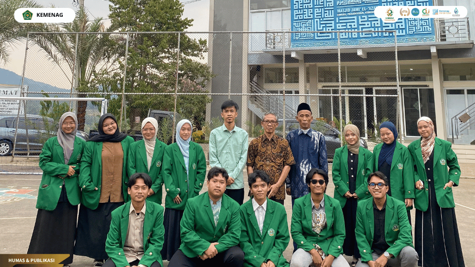 Mahasiswa PPL UIN Siber Cirebon mendampingi santri Pondok Pesantren IIBS El-’Azam dalam program Creative Writing.