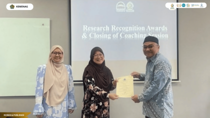 Mahasiswa Program Doktor Ekonomi Syariah UIN Siber Cirebon dalam forum akademik internasional di Malaysia