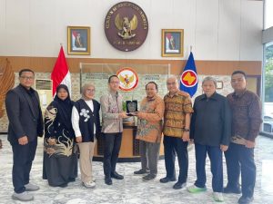 Mahasiswa Program Doktor Ekonomi Syariah UIN Siber Cirebon mengikuti kunjungan akademik di Malaysia