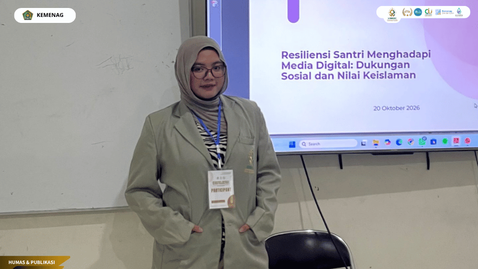Nayla Nathania Zahra Hisyam mempresentasikan penelitian resiliensi santri di ICONICS 2026.