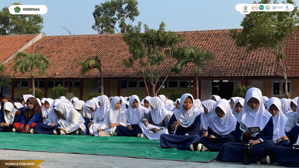 PLP FITK UIN Siber Cirebon Dukung Yasinan Jumat di SMPN 2 Gunung Jati