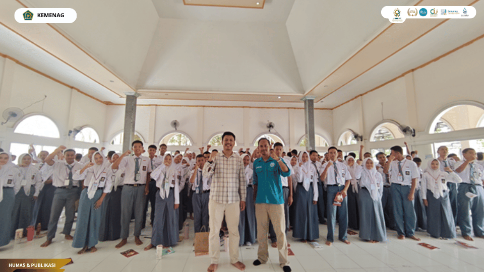 Pembekalan Latihan Dasar Kepemimpinan Siswa SMAN 1 Babakan untuk memperkuat karakter dan kecakapan digital generasi muda.