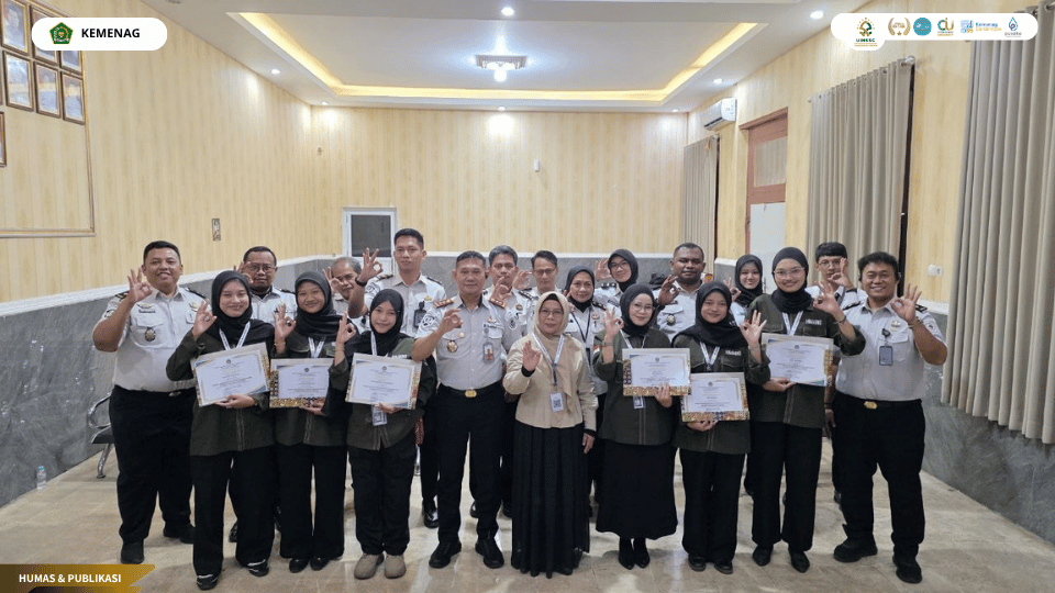 Penutupan PPL mahasiswa BKI UIN Siber Cirebon bersama Kepala Rutan dan jajaran Rutan Kelas I Cirebon di aula Rutan.
